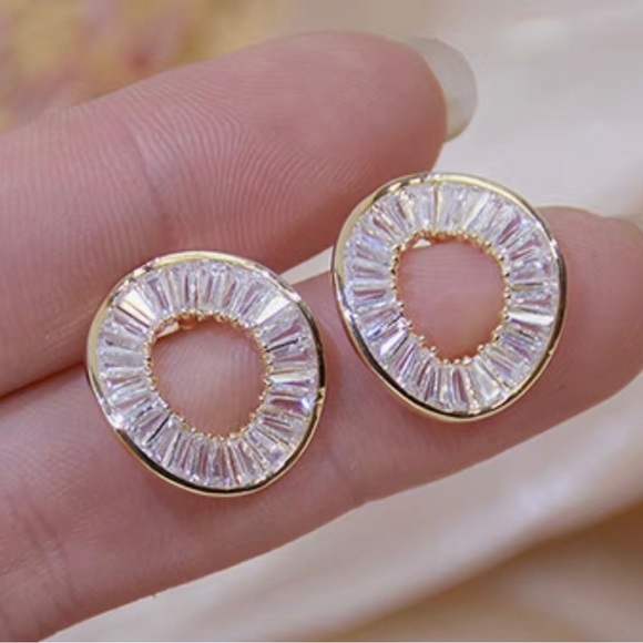 Artenis Jewelry Jewelry - Geometric Hollow Circle Crystal Earrings   Studs.  18K Gold Plated